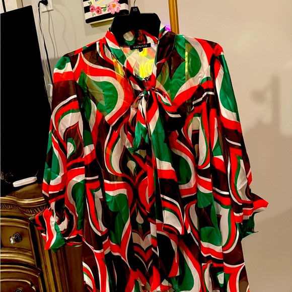 Red and Black Graphic Blouse with Flutter Sleeves - Picture 9 of 12